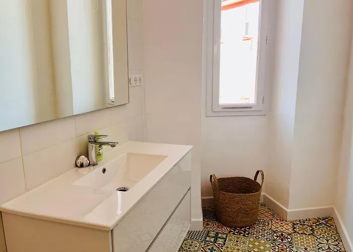 Laure - Luminous Cozy Sampiero - By Tgb